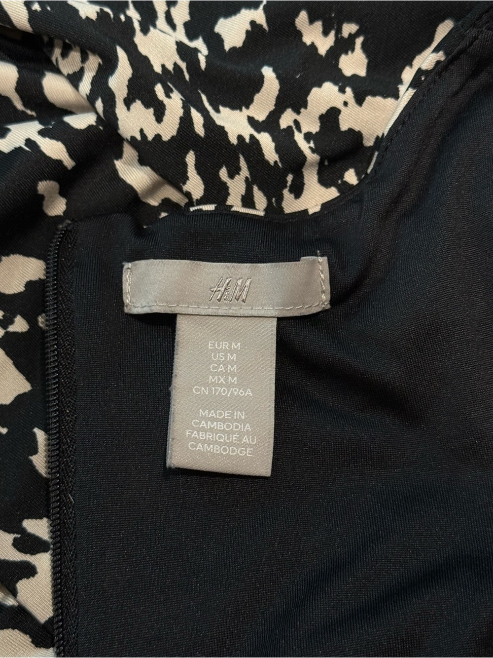 H&M Black and White Printed Ruched Long-Sleeve Mini Dress - Picture 3 of 3